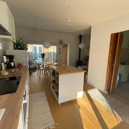 Daire Charming 2 Bedroom House Beautiful Garden And Patio *