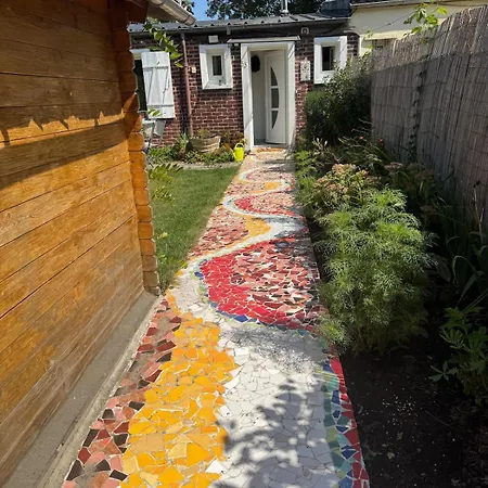 Charming 2 Bedroom House Beautiful Garden And Patio Apartment *