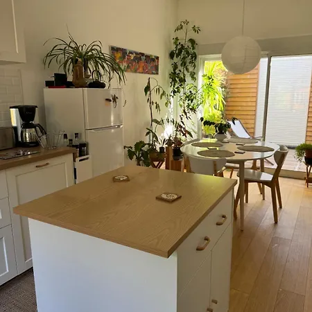 Apartment Charming 2 Bedroom House Beautiful Garden And Patio *