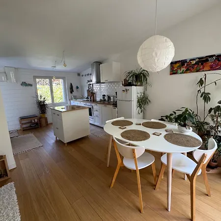 Charming 2 Bedroom House Beautiful Garden And Patio Apartment