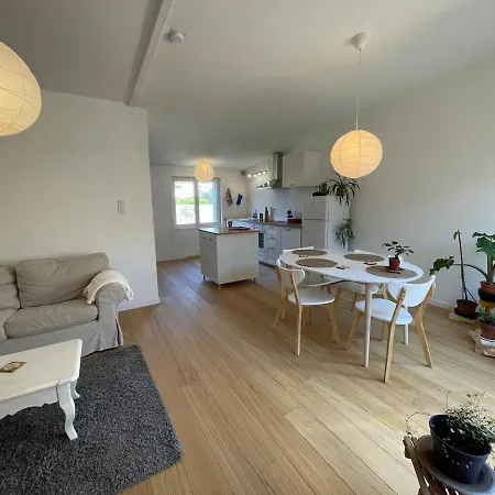 Charming 2 Bedroom House Beautiful Garden And Patio